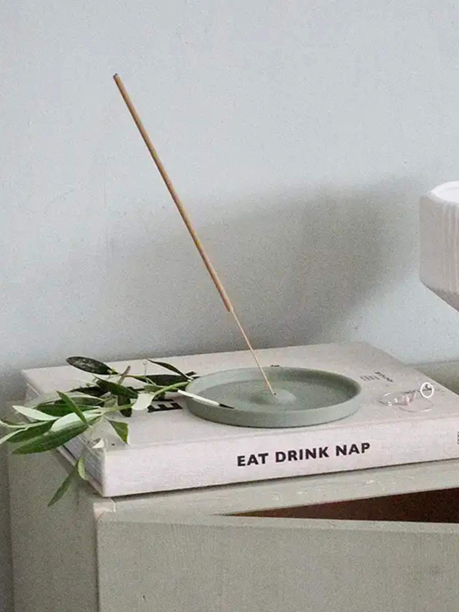 Mörkgrön rökelsehållare Klinta