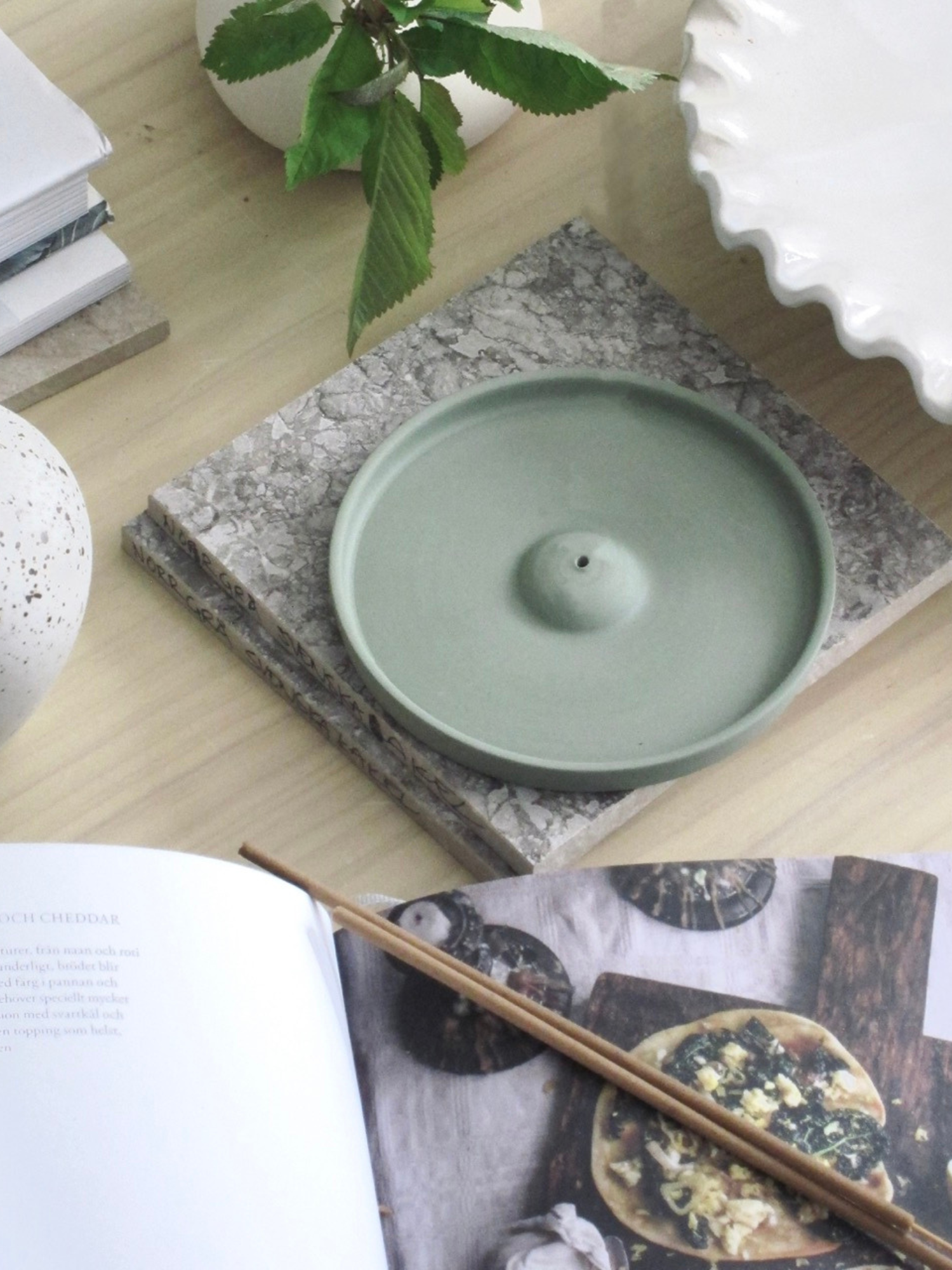 Light green incense holder & altar dish