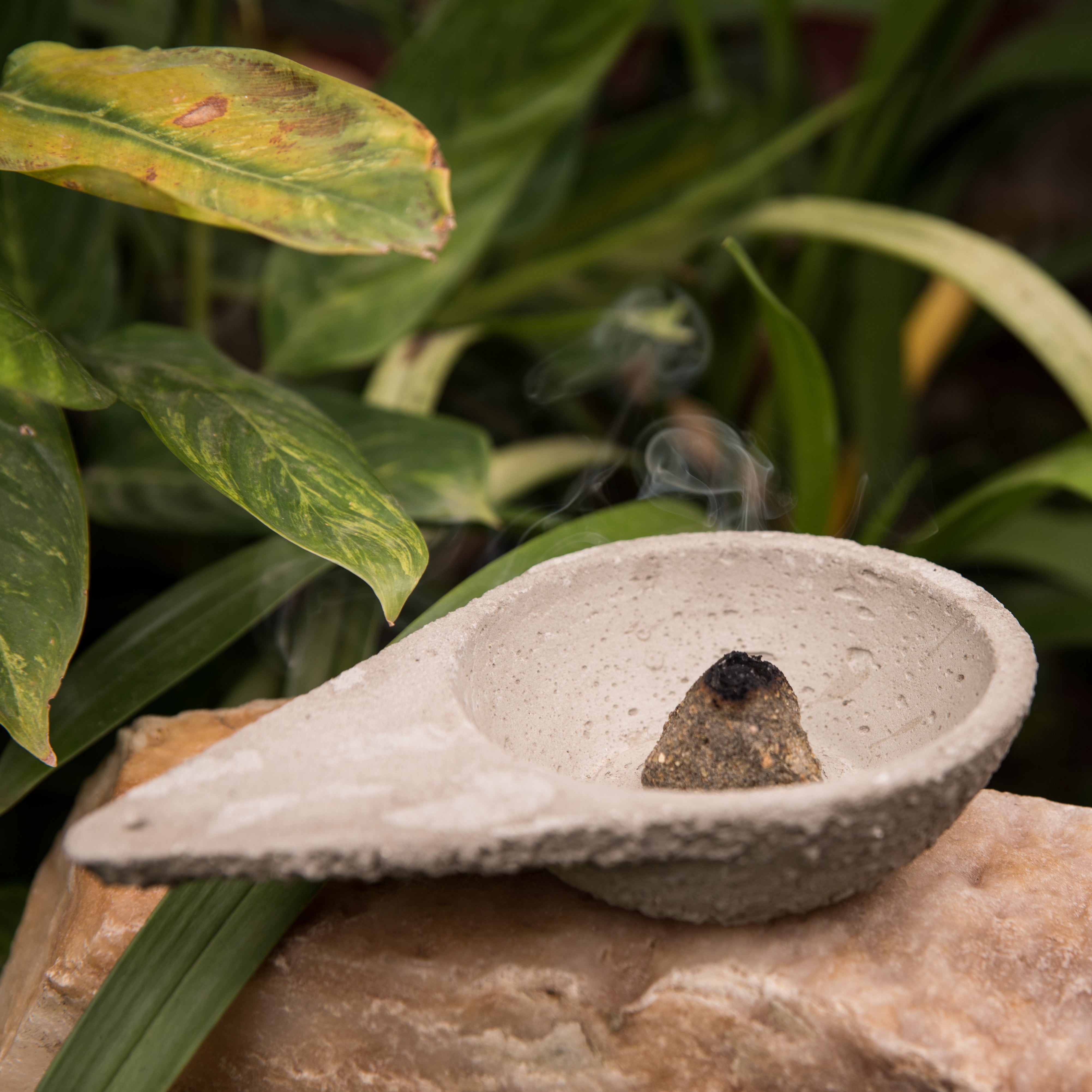 Sahumador & incense holder triangular