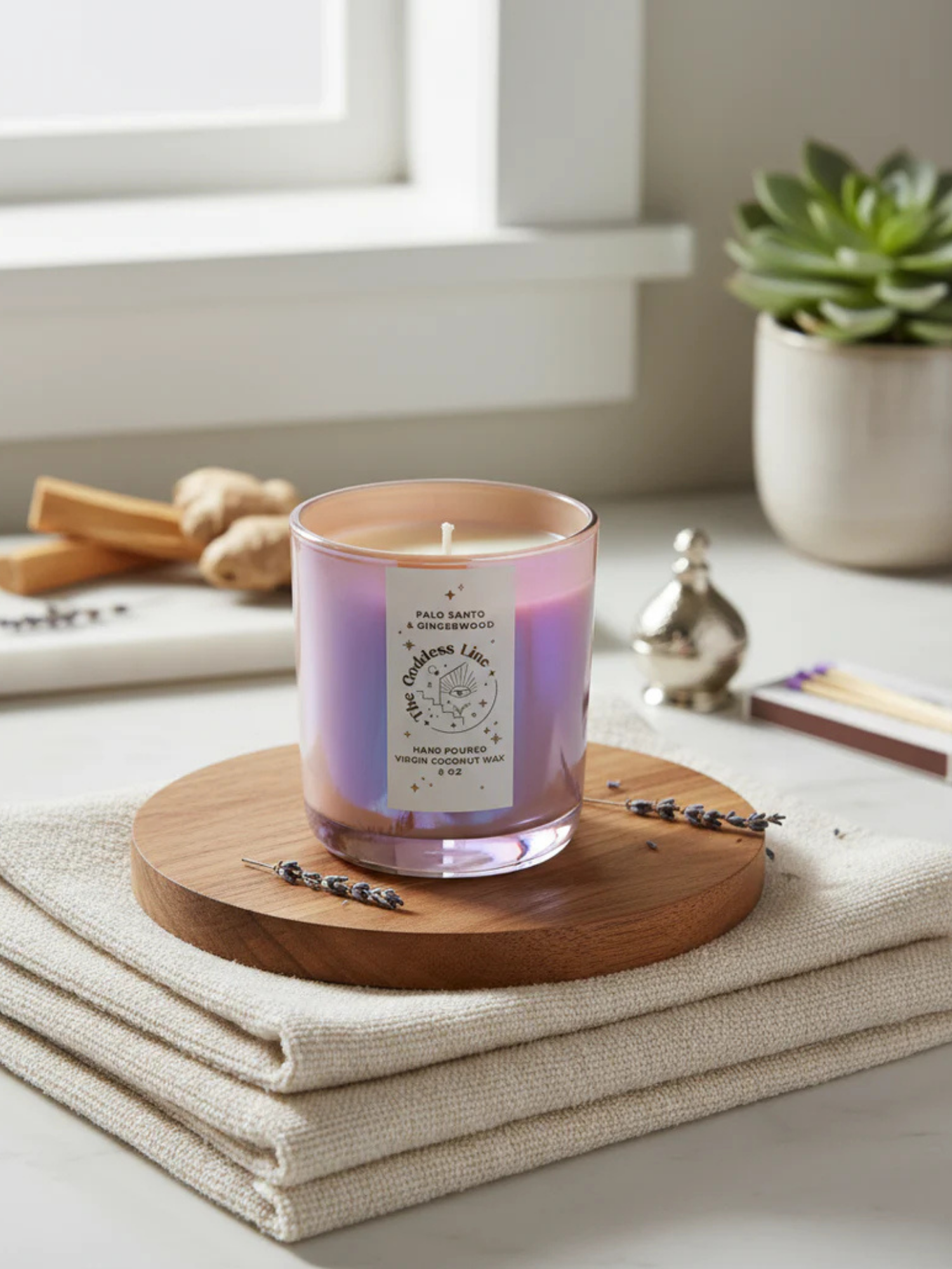 The Goddess Line – Palo Santo & Gingerwood Doftljus 240g