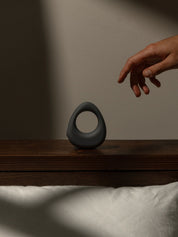 Maude Band Vibrating Ring Charcoal