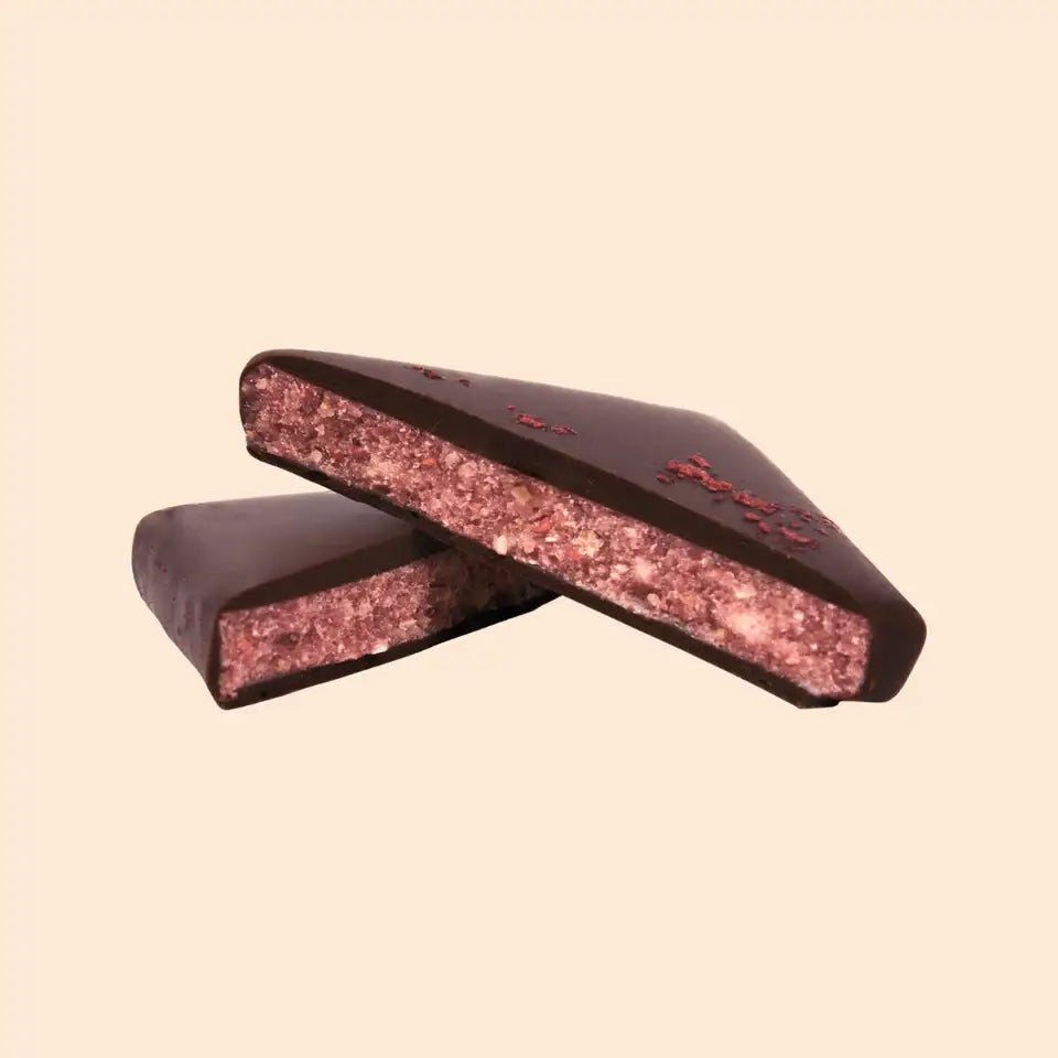 Strawberry & Macadamia Nut Butter Chocolate 20g
