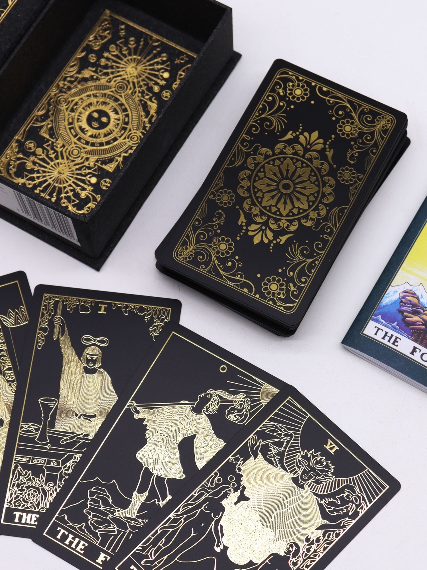 Gold Foil Tarot Deck Gift Box + Guidebok