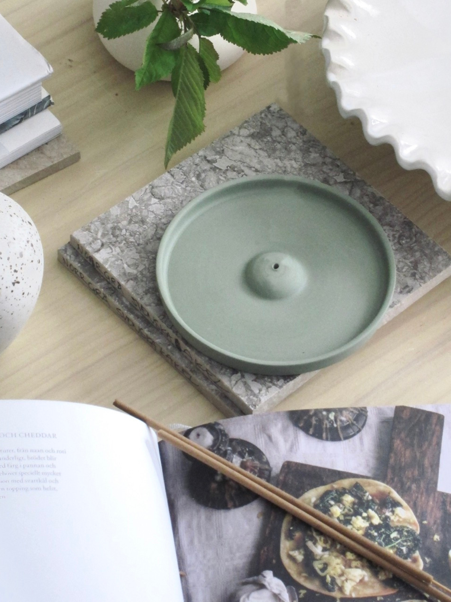 Light green incense holder &amp; altar dish