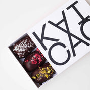 Kaicao – 6 Medjooldadlar fyllda med nötter, täckta med 100% choklad