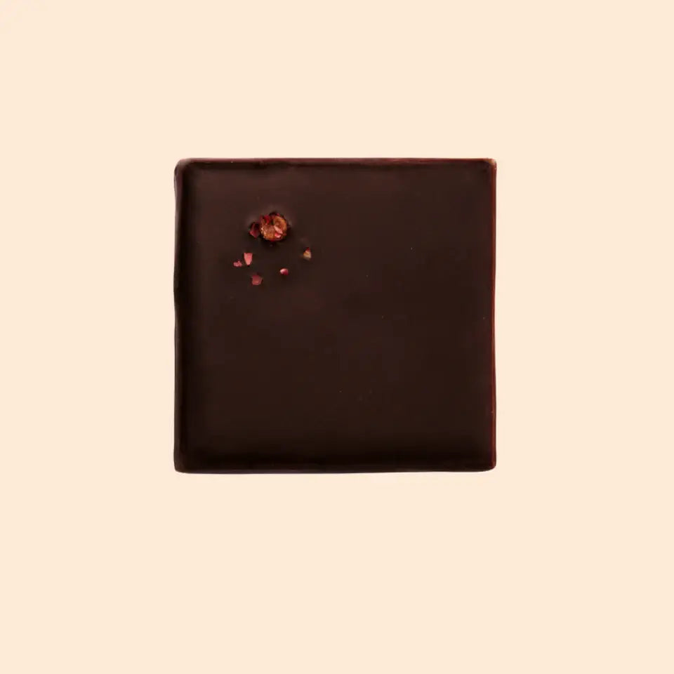 Strawberry & Macadamia Nut Butter Chocolate 20g