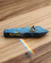 Labradorit Magic Pipe & Blå Lotusblommor  som fördjupar meditationen, öppnar tredje ögat och höjer den andliga vibrationen. 