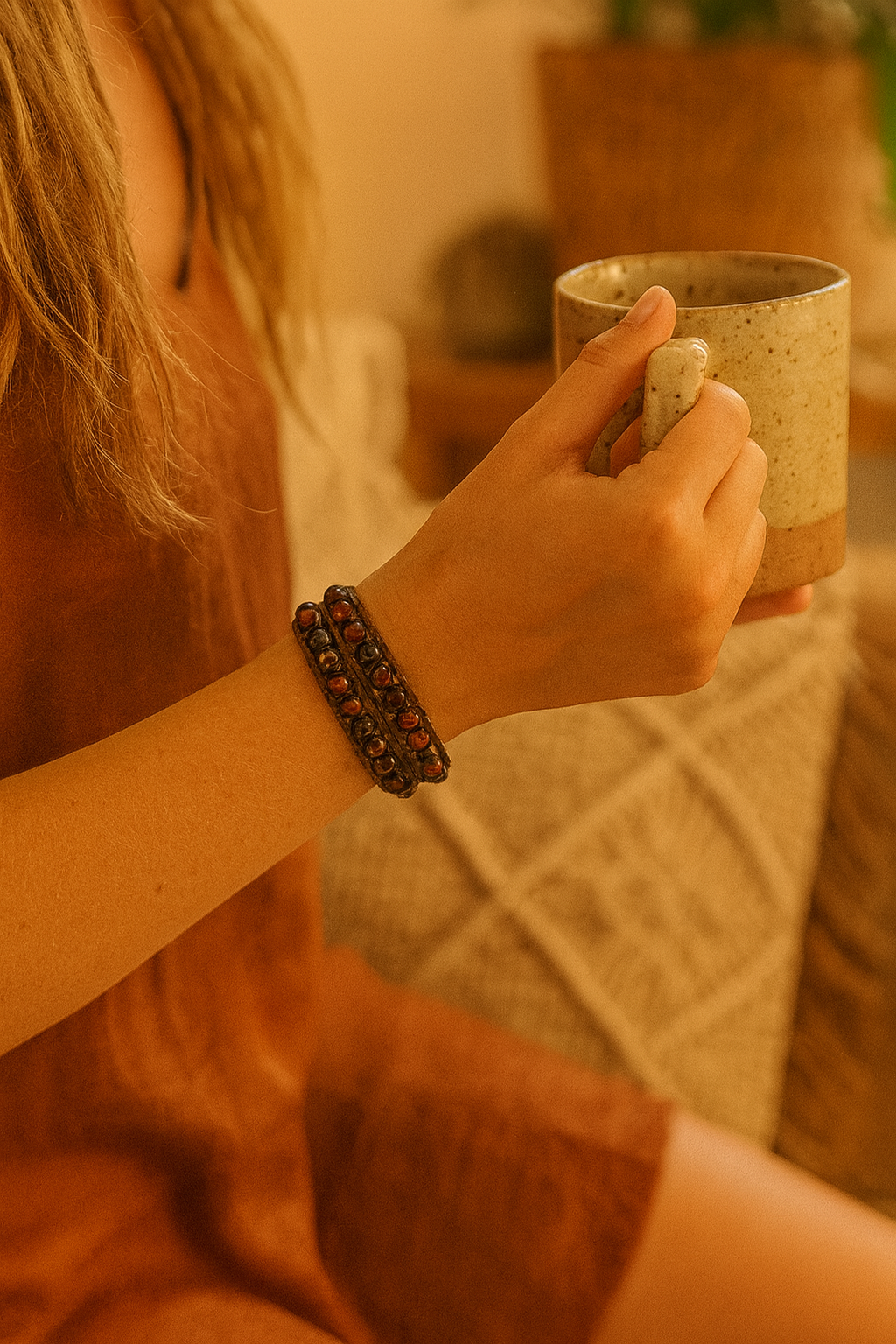 Naga Bracelet Röd Tigeröga